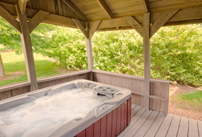 Hocking Hills Cabin Rentals-Hot Tub